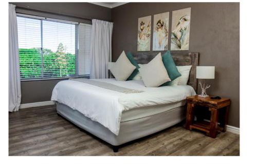 Jeffreys Bay Bed & Breakfast | Nine on Uys street B & B