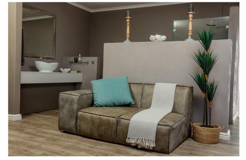 Jeffreys Bay Bed & Breakfast | Nine on Uys street B & B