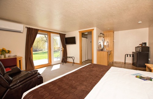 Charlo Hotel | Ninepipes Lodge