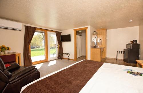 Charlo Cabin | Ninepipes Lodge