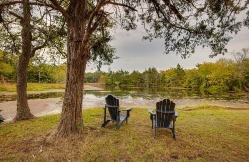 Bryan House | Ninis Love Cottage with Deck and Fishing Pond!