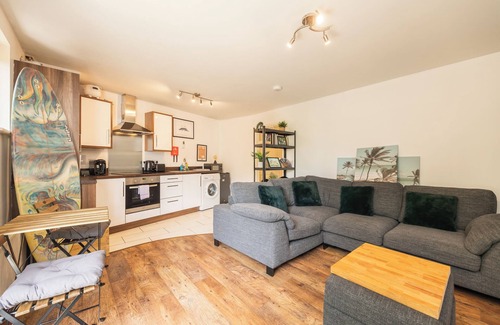 Edinburgh Apartment | nInviting 1-Bed Flat with Patio near Lochend Park