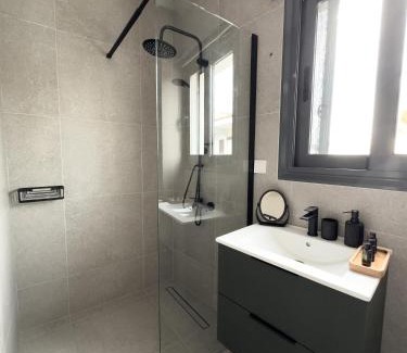 Agii Theodori Apartment | Niobe Χαλάρωση με στυλ στο κέντρο Αγίων Θεοδώρων