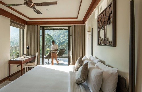 Perumbavoor Hotel | Niraamaya Retreats Samroha Athirappilly