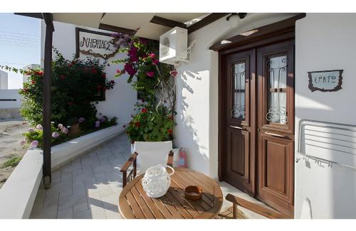 Pachena House | Niriides
