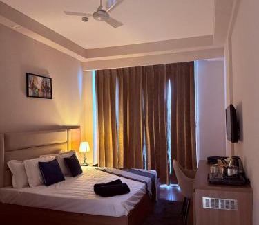 Greater Noida Apartment | Nirvana by Urban Retreat Suite Near Expo Mart