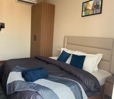 Greater Noida Apartment | Nirvana by Urban Retreat Suite Near Expo Mart