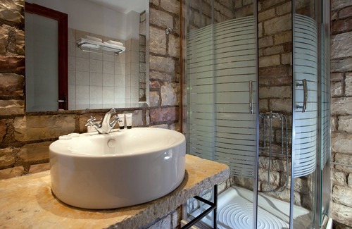 Arta House | Nisista Lodge Mountain View
