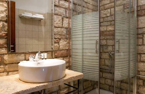 Arta House | Nisista Lodge Mountain View