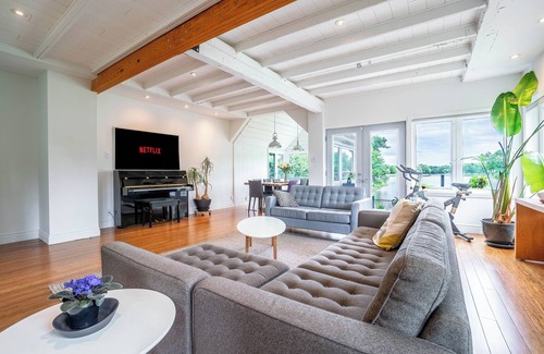 Boisbriand House | Island House | Pool & Sauna | BBQ & Peaceful