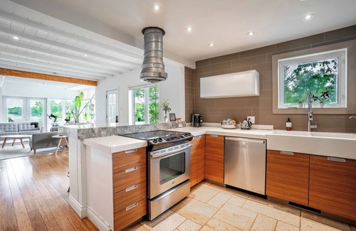 Boisbriand House | Island House | Pool & Sauna | BBQ & Peaceful