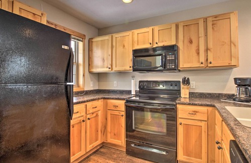Lake Shore House | Nisswa Resort Townhome w/ Private Boat Slip!