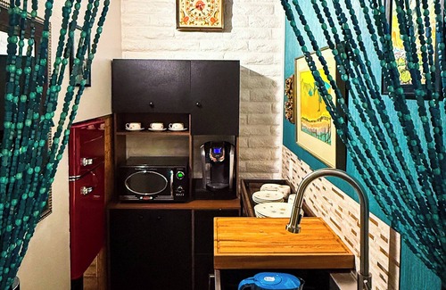 North Ridge House | Nite Owl Hideaway - Mid-Century Modern/60s/70s Themed Creative Retreat Space.
