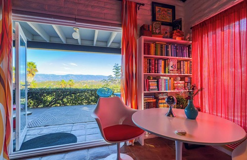 North Ridge House | Nite Owl Hideaway - Mid-Century Modern/60s/70s Themed Creative Retreat Space.