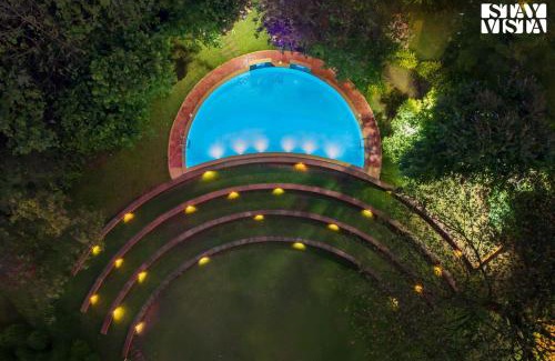 Karjat Villa | Nivaant Farms & Cottages - Nestled in lush greenery, offering a Swimming pool, Orchard, Jacuzzi & A spacious lawn with gazebo