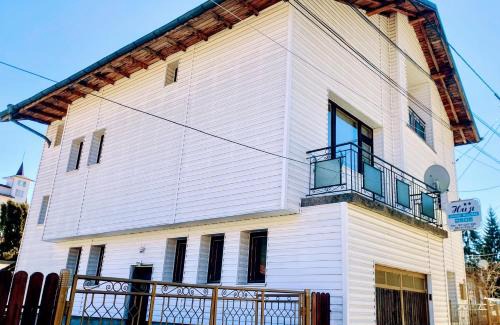 Beli Iskar House | Niya Guest House