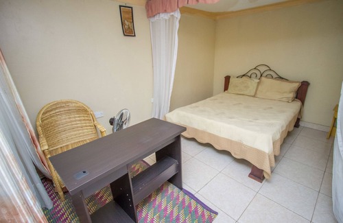 Kasese Hotel | Njovu Park Lodge