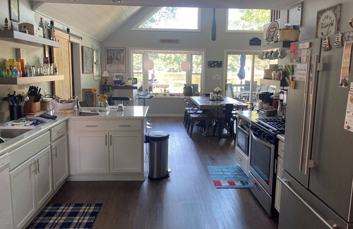Grand Junction House | nLarge Picturesque Lakehouse~Pet Friendly+Beach+Hot Tub+Game Rm+Tiki Hut+Gym=FUN
