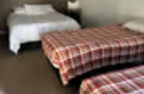 Tulelake Cabin | nLodging 1, Queen, full kitchen with necessities and hot water