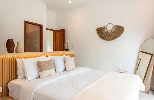 Kuta Villa | NMBR Four - New 2BR Stylish villa with private Pool & Garden