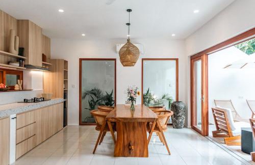 Kuta Villa | NMBR Four - New 2BR Stylish villa with private Pool & Garden