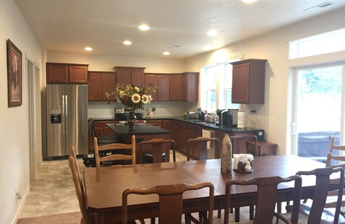 Deschutes River Woods House | nnBeautiful 6 bedroom, 3 bathroom house custom built for vacation rental.