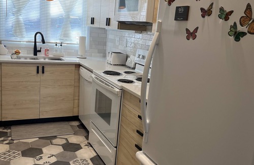 Lake Geneva Condo | nNewly Updated Modern, Spacious, and Cozy Condo- Right on the Lake!