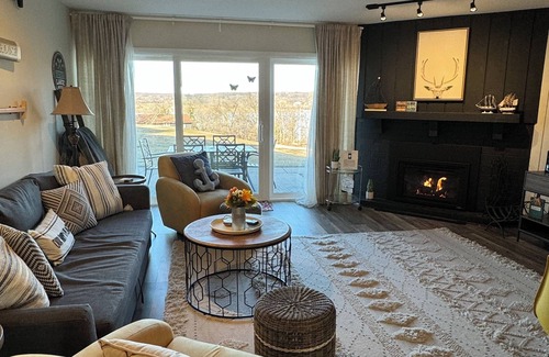Lake Geneva Condo | nNewly Updated Modern, Spacious, and Cozy Condo- Right on the Lake!