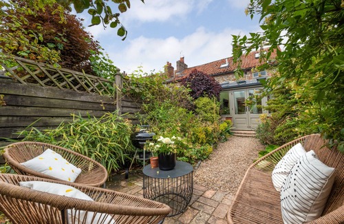 Castle Acre House | No.1 Baileygate Cottages