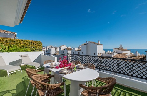 Puerto Banus Apartment | Nº 1 IN PUERTO BANUS, SEA VIEWS DUPLEX PENTHOUSE WITH PRIVATE HEATED POOL