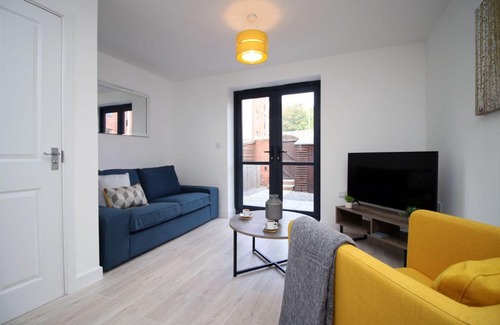 St. Thomas Apartment | No 1 Marina Walk by SSW 3BR, Free Parking, Sleeps 5 Close to Marina, City Centre, Beach and M4