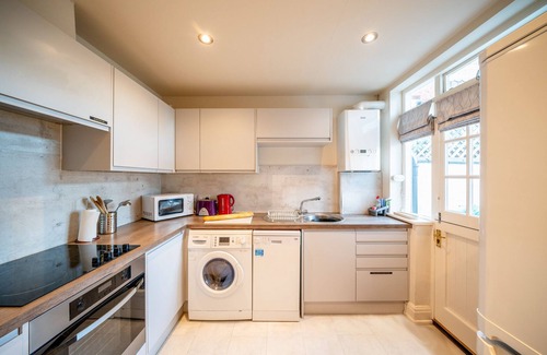 Knutsford Apartment | No. 1 The Manse - 2 bedroom apartment overlooking Knutsford's Heath