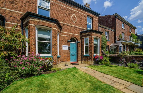 Knutsford Apartment | No. 1 The Manse - 2 bedroom apartment overlooking Knutsford's Heath