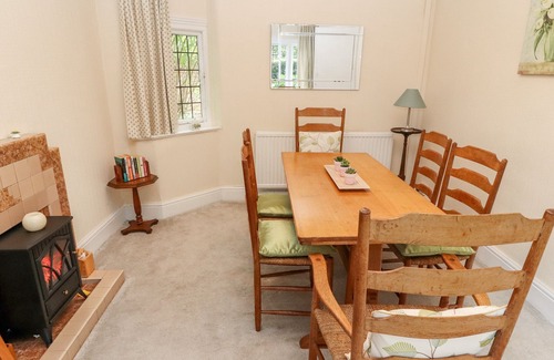 Thornton Hough Cottage | NO. 1 THE ROSERIES, family friendly, with a garden in Thornton Hough