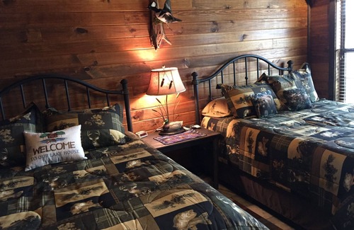 Alba Cabin | No. 1 Top-Rated Waterfront Lodge on Lake Fork Pet Friendly