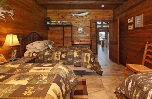 Alba Cabin | No. 1 Top-Rated Waterfront Lodge on Lake Fork Pet Friendly