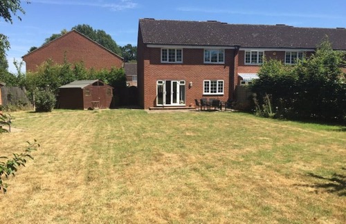 Epsom House | No.10 in Epsom (5 bed house) close to common & Horton Park