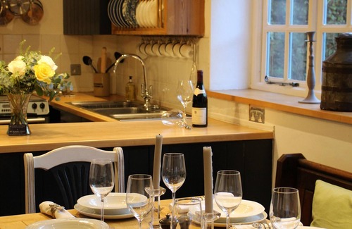 Stow-on-the-Wold House | No.14, Stunning Holiday Cottage, 3 En-suite bedrooms