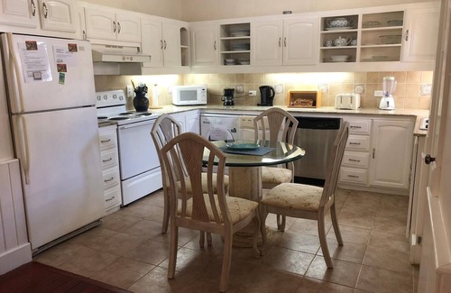 Porters Villa | NO. 2 Porters Court, 4 mins away from the beautiful sandy beaches.