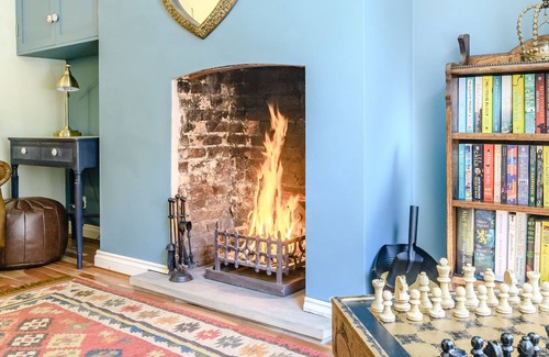 Uppingham House | NO 2 QUEEN STREET, family friendly, with open fire in Uppingham