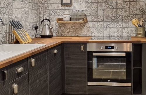 Kington Cottage | No 2 The Threshing Barn, Penrhos Court Sleeps 2