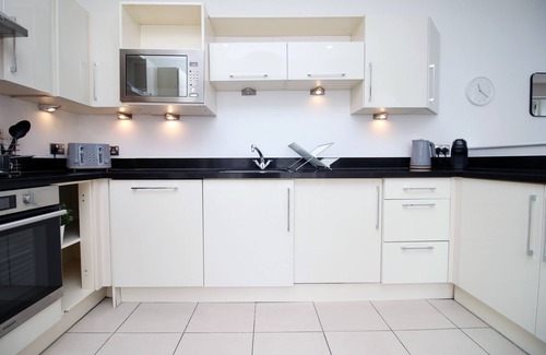 Castle Quarter Apartment | No.2 Under the Clock by SSW - Cardiff City Centre