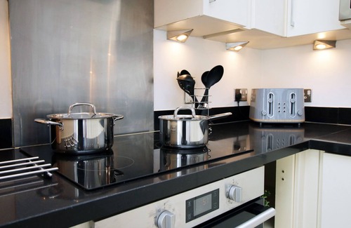 Castle Quarter Apartment | No.2 Under the Clock by SSW - Cardiff City Centre