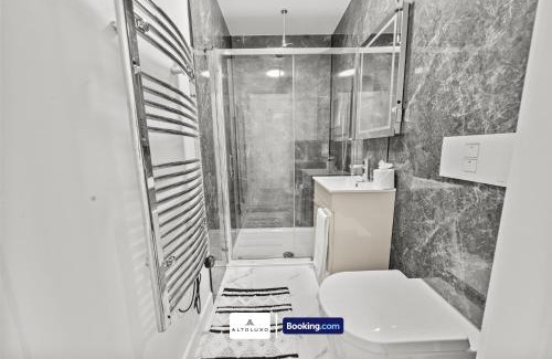 Burnham-on-Sea House | No 26 6 Bedroom House By AltoLuxoExperience Short Lets & Serviced Accommodation With Free Wifi