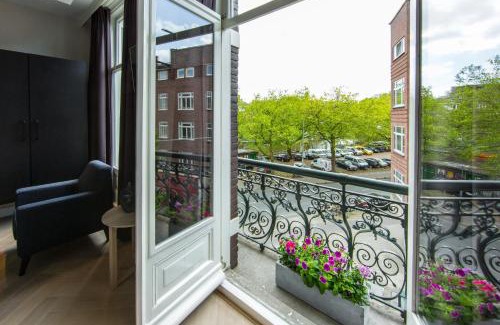 Helmersbuurt Hotel | No. 377 House
