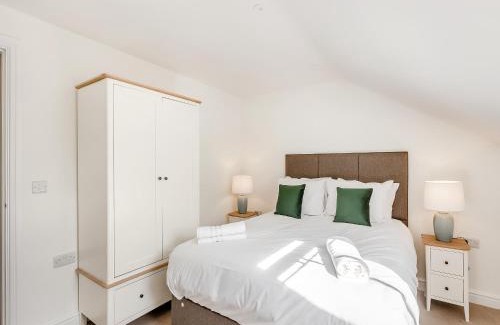 Felton House | No 4 - Kempton Park - Uk47939