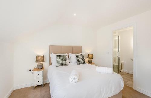 Felton House | No 4 - Kempton Park - Uk47939
