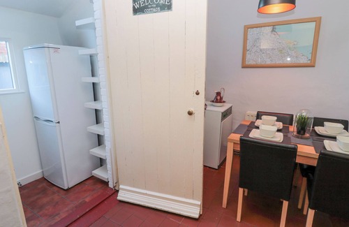 Berwick-upon-Tweed Cottage | NO.4, pet friendly, with open fire in Beal