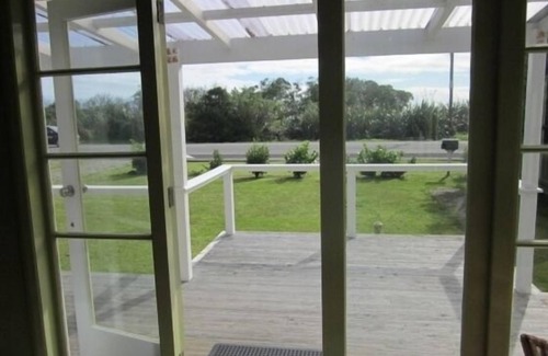 Hector House | No. 5 Beach Cottage by the sea in Ngakawau