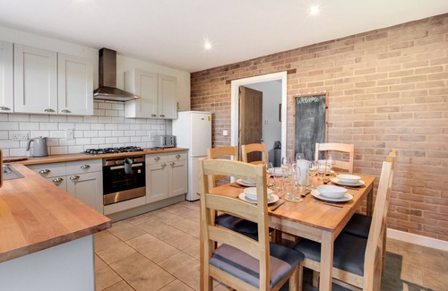 Foxley House | No.5 Hedgehog Den - Two Bedroom House, Sleeps 4